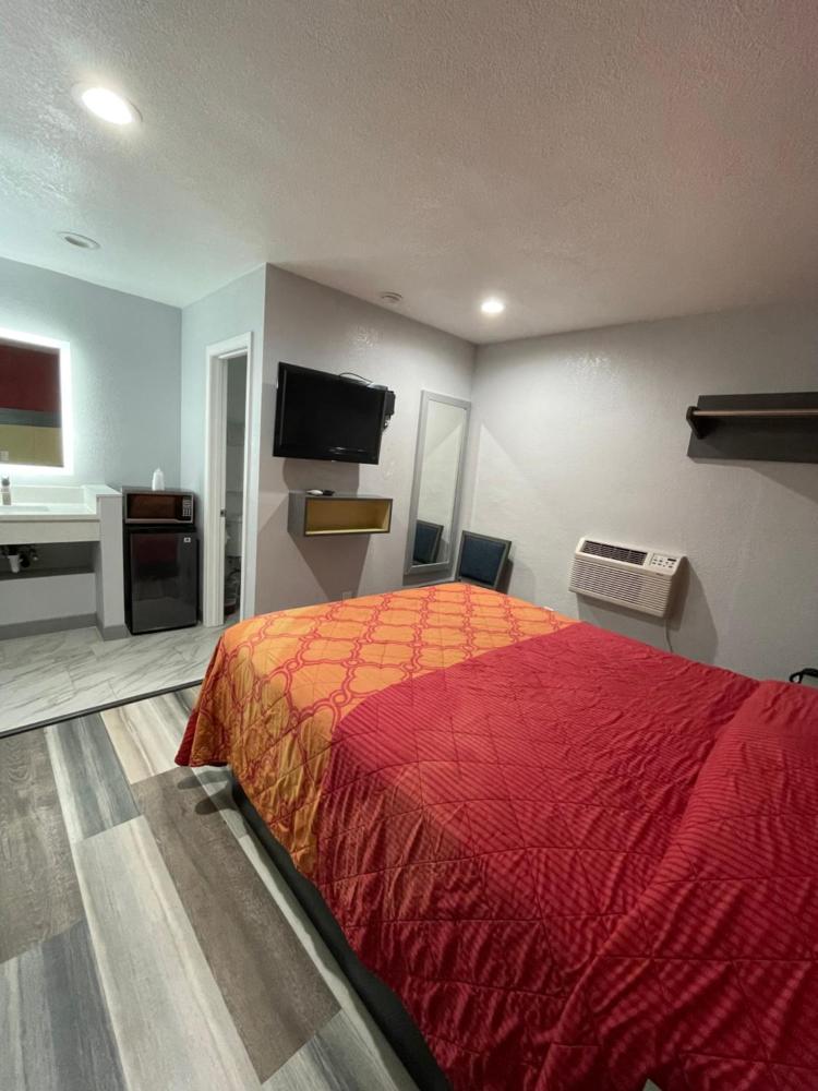Queen Room interior